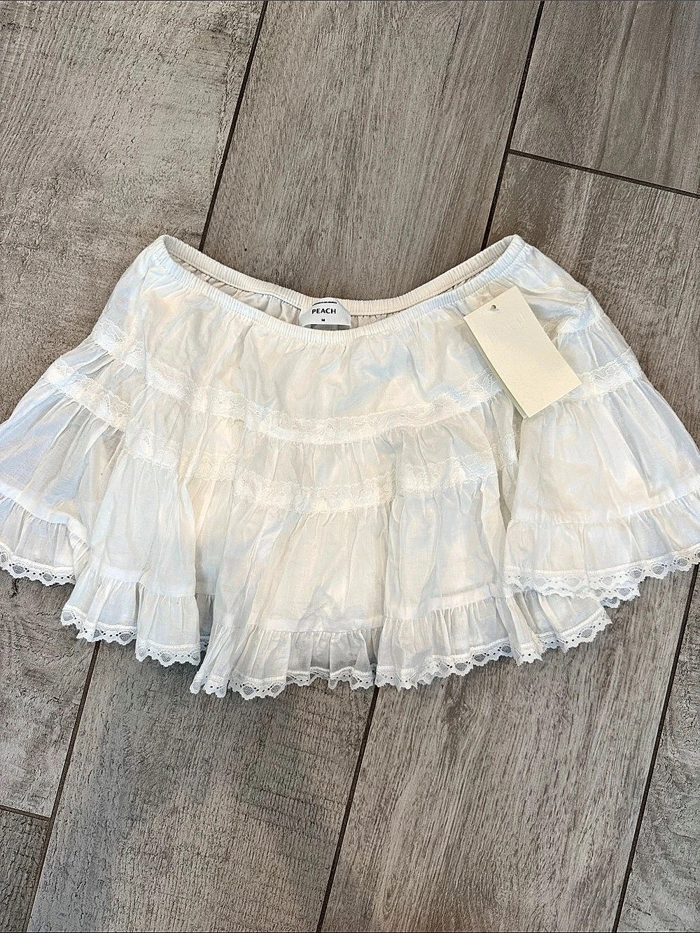 Peach Ruffle Lace Mini Skirt in White Size Medium NWT